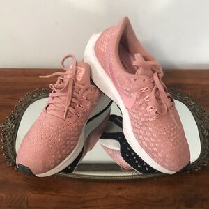 ✔️Nike Women's Soft Pink Running Shoes 🌸